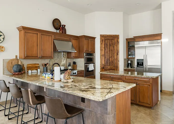 Holiday home Desert Oasis With Pool Black Mountain Views *