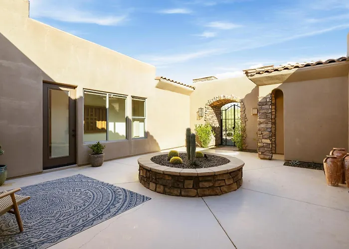 Holiday home Desert Oasis With Pool Black Mountain Views